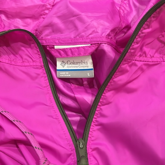 Columbia light weight wind breaker 💗 - Picture 5 of 5